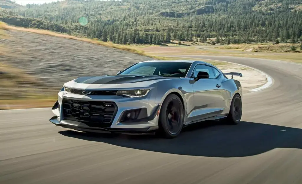 1. Mejor año: Chevrolet Camaro 2023 (calificación de 4.53)