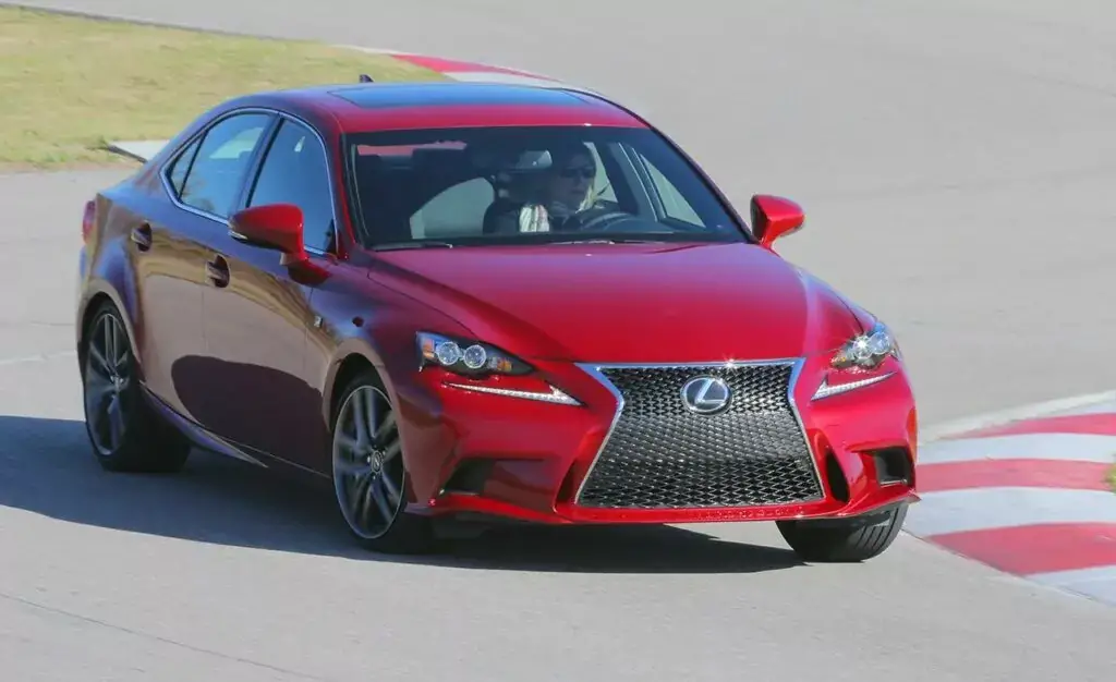 1. Lexus IS 350 2014 (calificación 3,46)