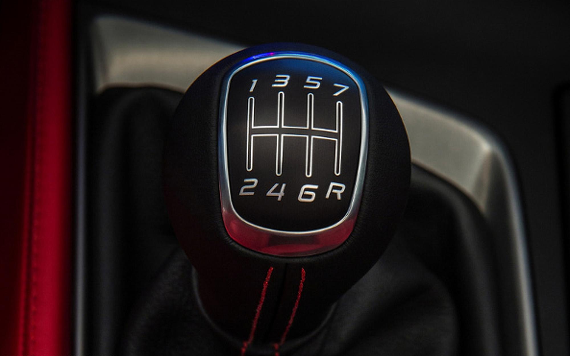 ¿Por qué es mejor una transmisión manual que una automática? ¡10 razones para convencerte!