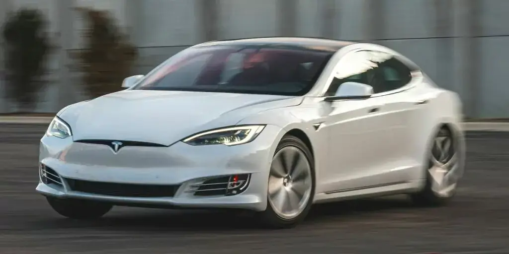 10. Tesla Modelo S: