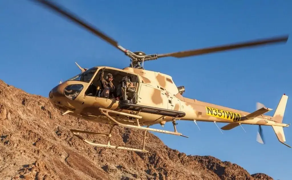 11. Helicóptero artillado: