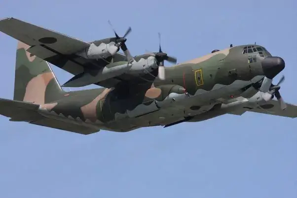 13. Turbohélices militares