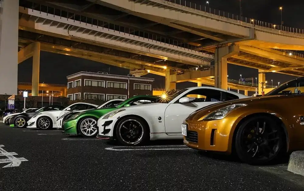 Los 17 mejores coches de carreras callejeras | Lista actualizada de 2023