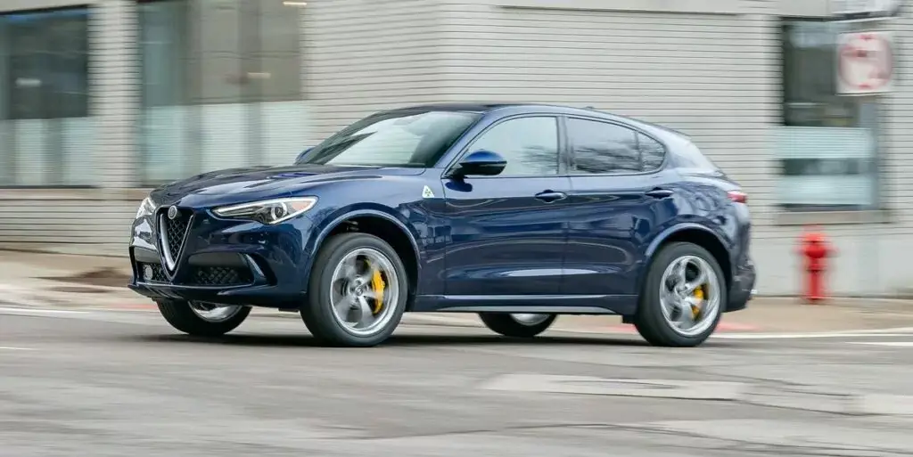 2. Alfa Romeo Stelvio Quadrifoglio 2023: