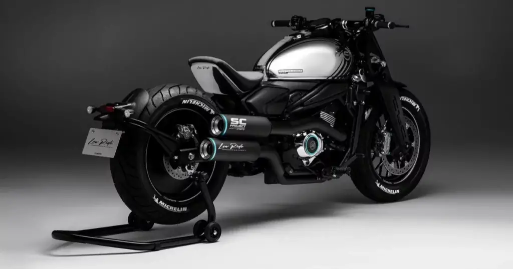 2. Paseo bajo CF Moto CL-C 2024