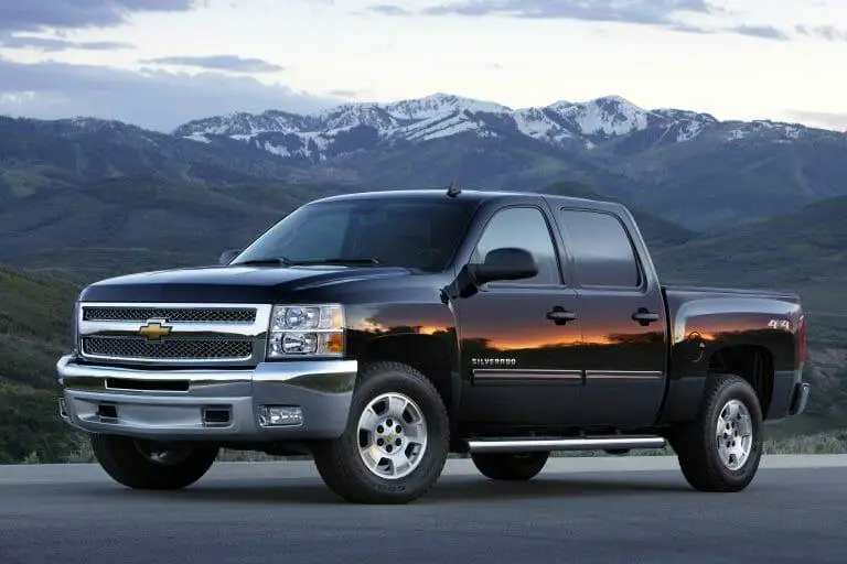 2013-Chevrolet-SilveradoLT-006