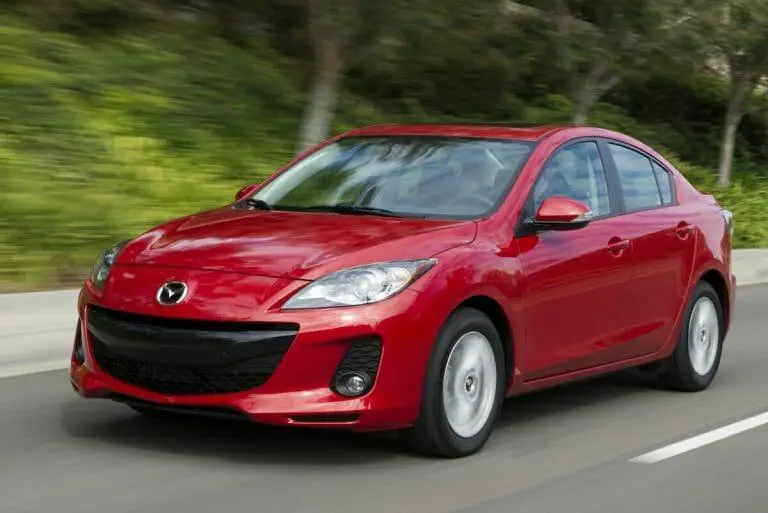 2013 Mazda3 Sedán- Foto de Mazda