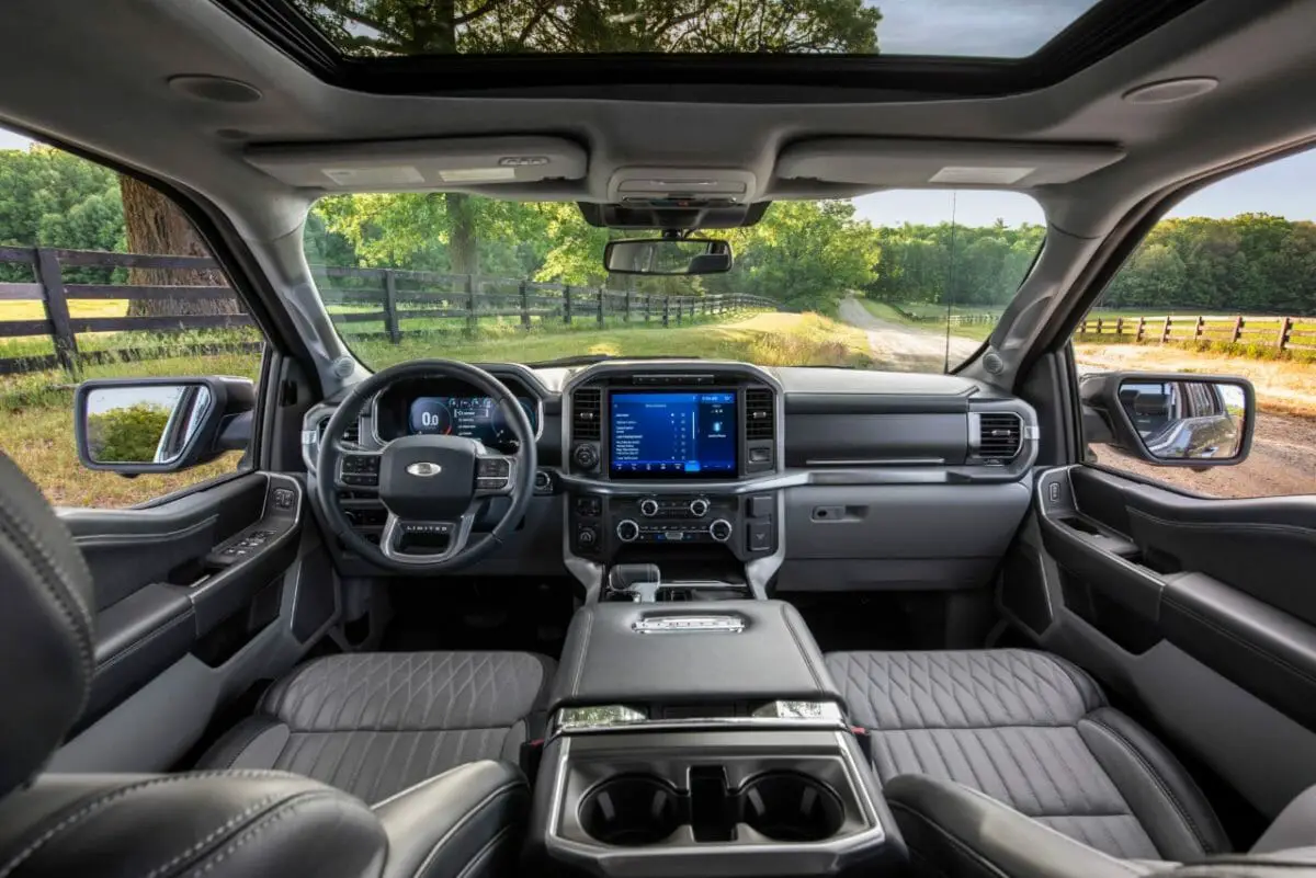 Interior de la Ford F-2021 150 - Foto de Ford