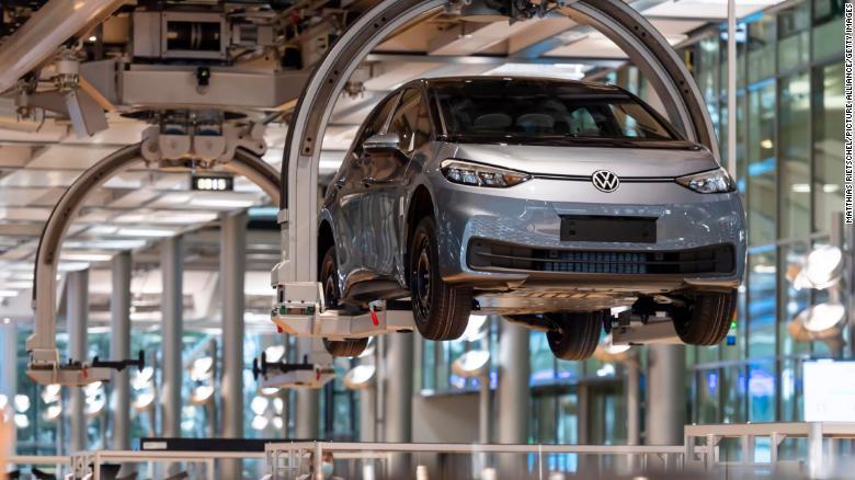 ¿Podrá Volkswagen superar pronto a Tesla?