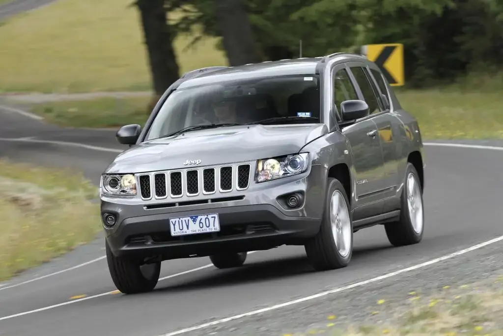 3. Peor año: Jeep Compass 2012 (calificación de 3.35)