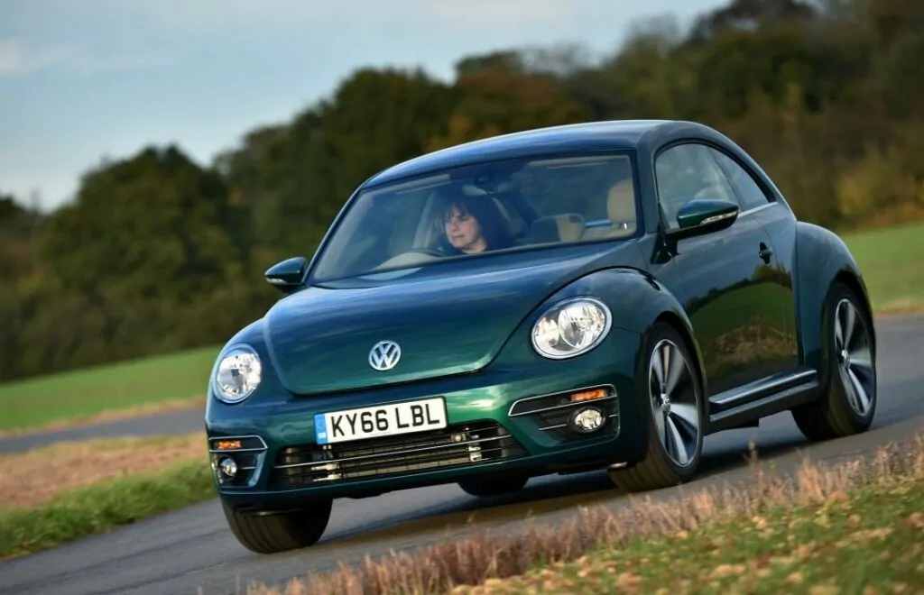 #3 Mejor año: Volkswagen Beetle 2017 (calificación de 4.56) #3 Mejor año: Volkswagen Beetle 2017 (calificación de 4.56)