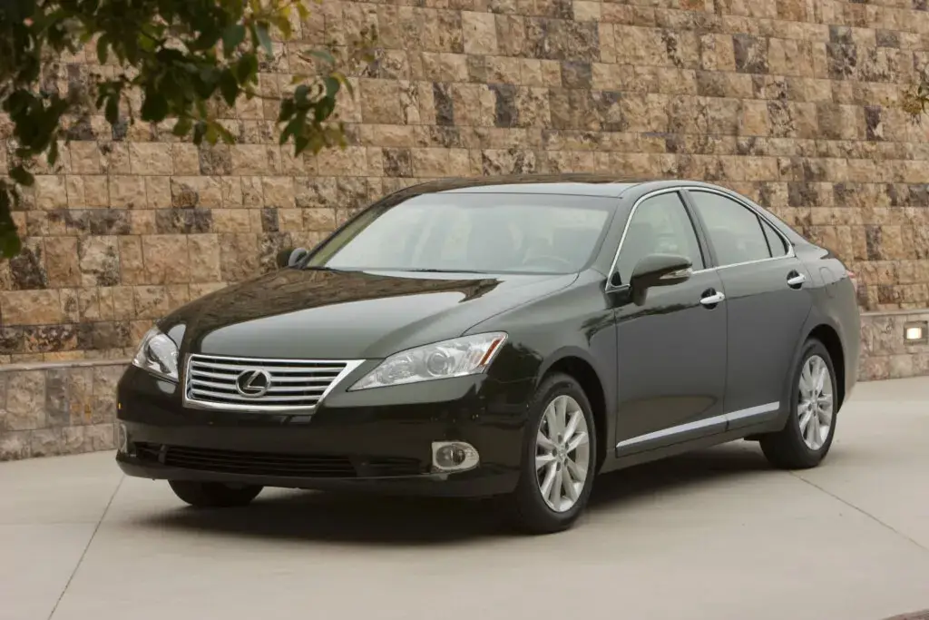 4. Peor año: Lexus ES 350 2012 (calificación de 4.04)