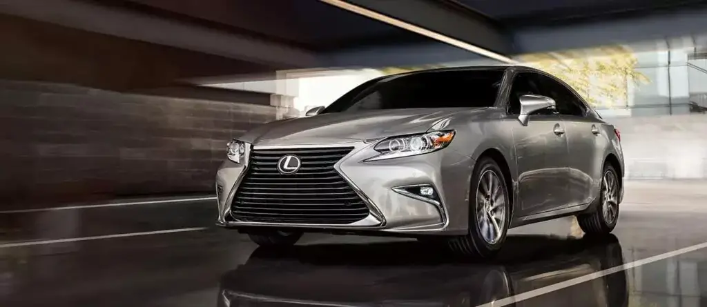 4. Mejor año: Lexus ES 350 2017 (calificación de 4.47)