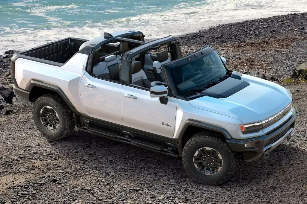 4. Camioneta GMC Hummer EV 2024
