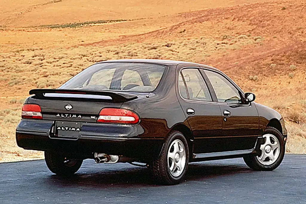 #5 Mejor año: 1996 Nissan Altima (4.43 Rating)