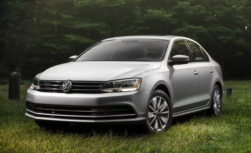 5. Mejor año: Volkswagen Jetta 2016 (calificación de 4.09)