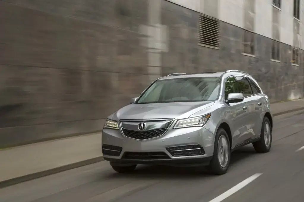 6. Peor año: Acura MDX 2016 (calificación de 3.55)