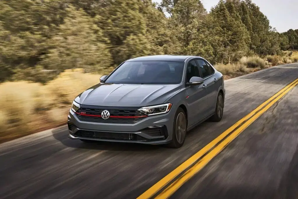 6. Mejor año: Volkswagen Jetta 2021 (calificación de 4.08)