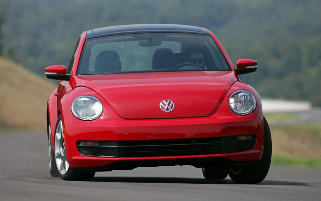 #8 Mejor año: Volkswagen Beetle 2015 (4.02 Rating) #8 Mejor año: Volkswagen Beetle 2015 (4.02 Rating)