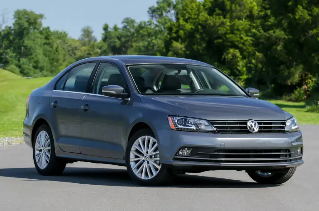 8. Peor año: Volkswagen Jetta 2017 (calificación de 3.92)