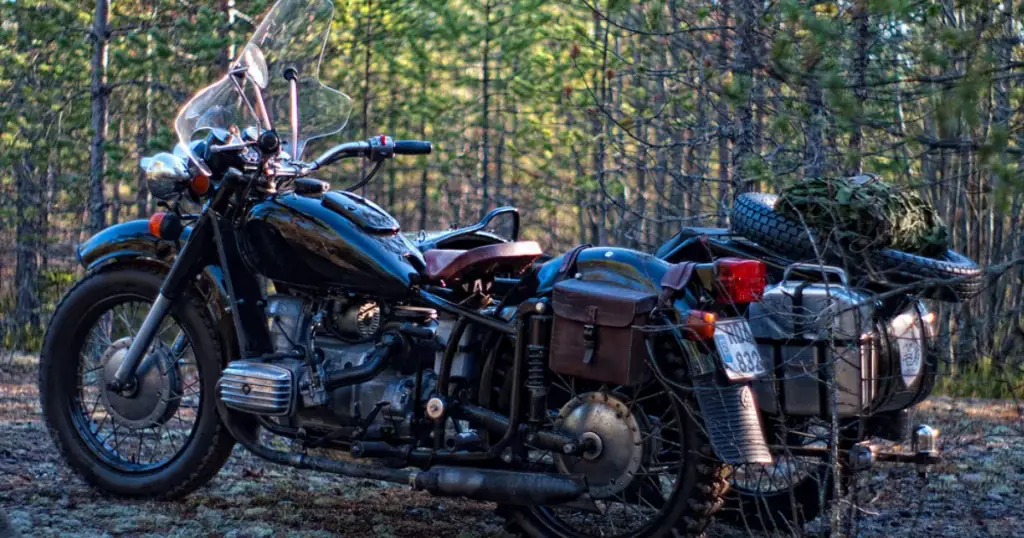 9. Dnepr MT 16 con sidecar