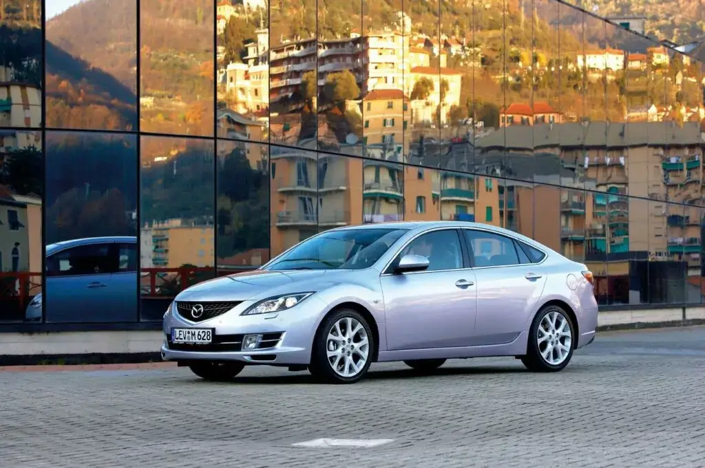9. Mazda6 2008 (calificación de 3.99)