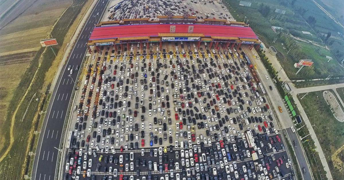 ¡NO, esta NO es una autopista de 50 carriles en China!