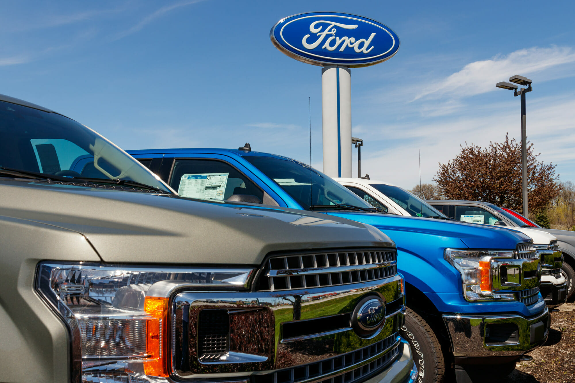Ford F2020 150 en un lote de concesionarios
