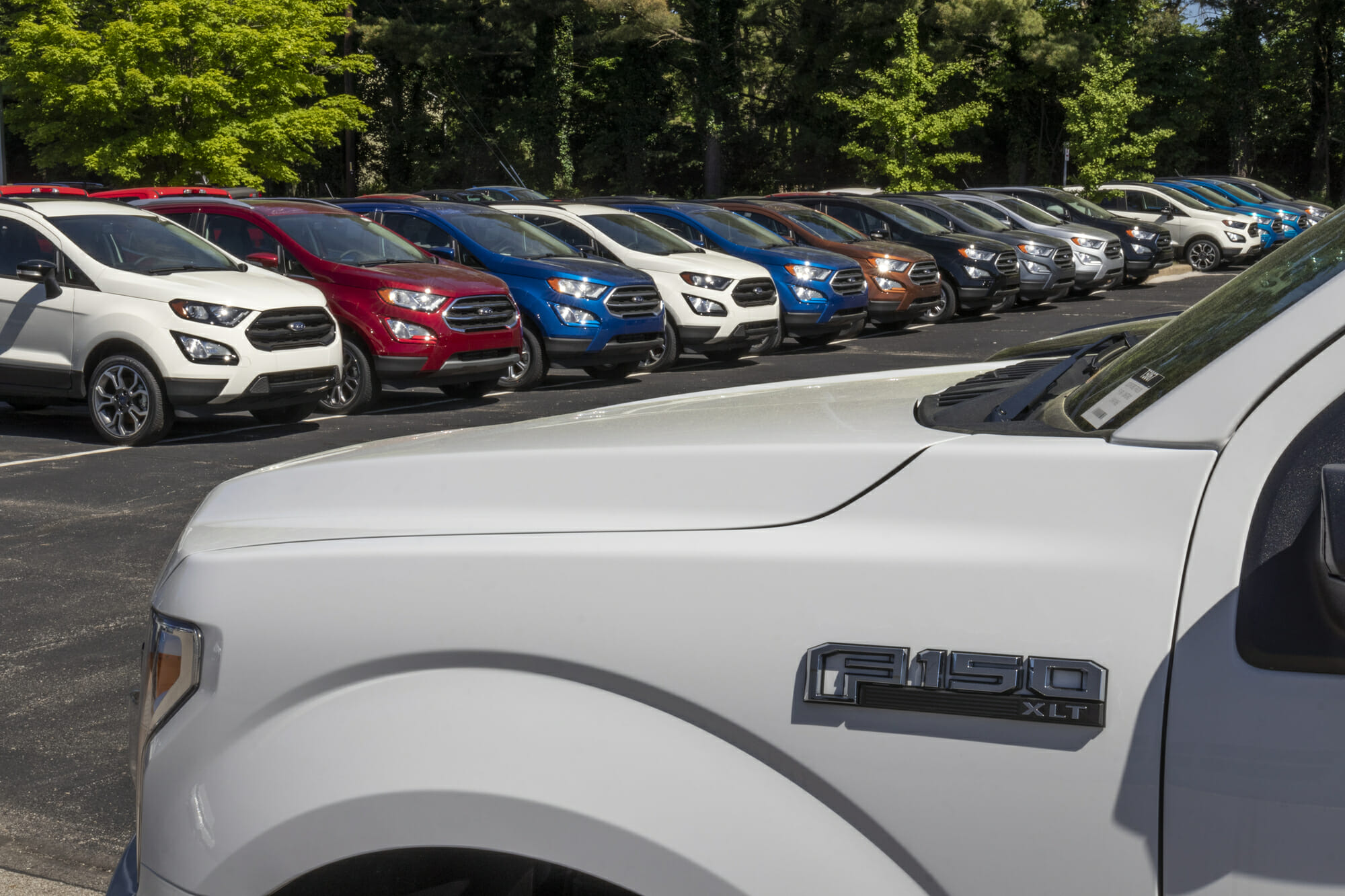 Ford F-2020 150 en el lote del concesionario