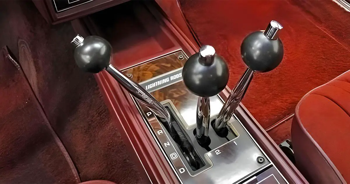 ¿Cómo funcionó la transmisión Crazy Three Lever?