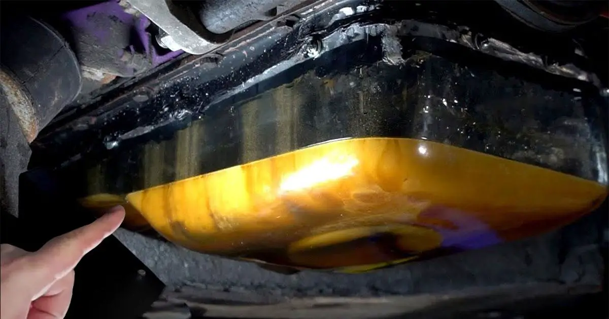 El cárter de aceite y la válvula transparentes le permiten ver el motor en funcionamiento