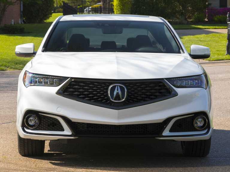 Acura TLX 2020 blanco desde la parte delantera