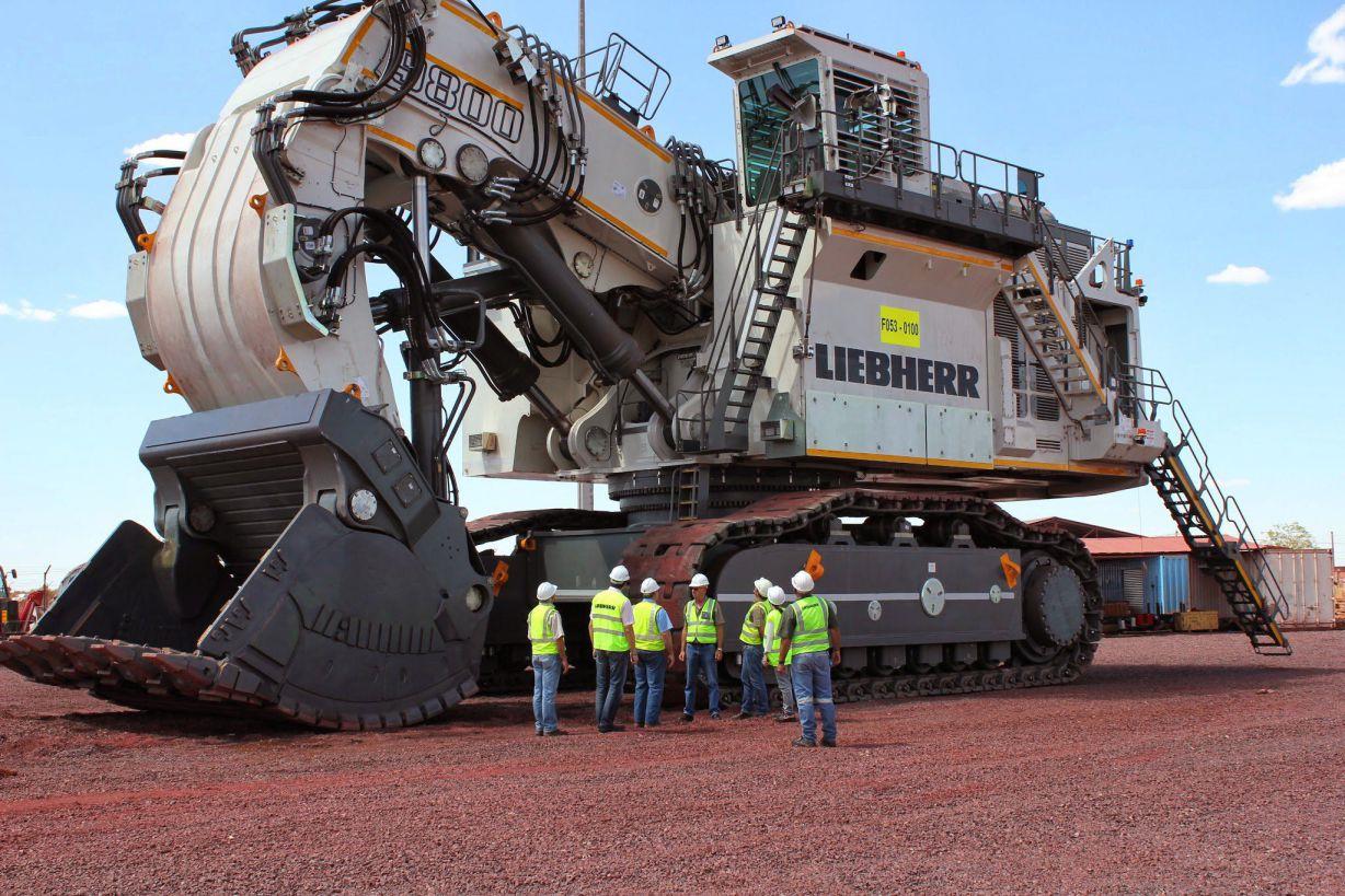 La Liebherr R9800 es una auténtica bestia