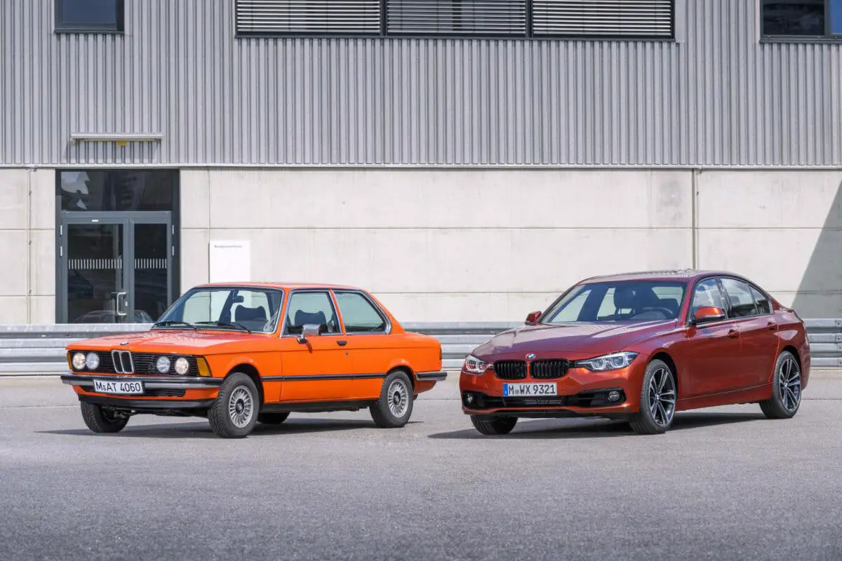 BMW E21 Serie 3 y BMW F30 Serie 3 - Foto de BMW