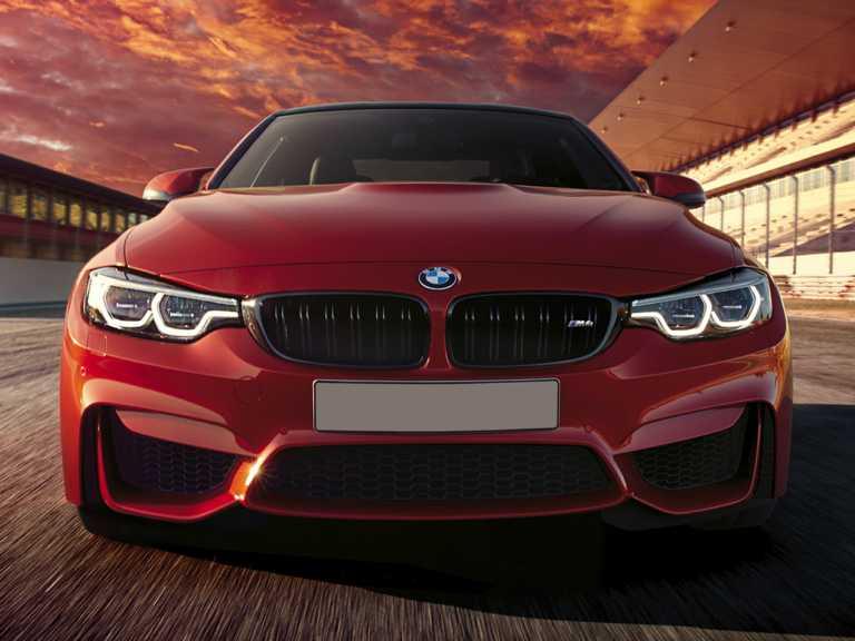BMW M2020 4 rojo desde la parte delantera