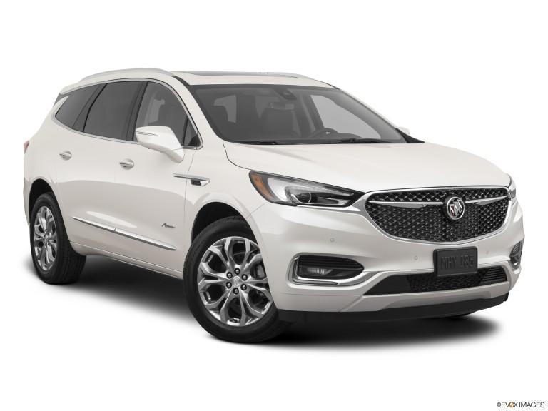Buick Enclave 2021 blanco con fondo blanco