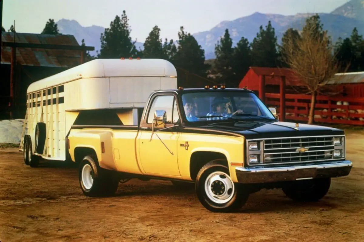 Camioneta Chevrolet C1987 Silverado de una tonelada de 30 con 454 pulgadas cúbicas