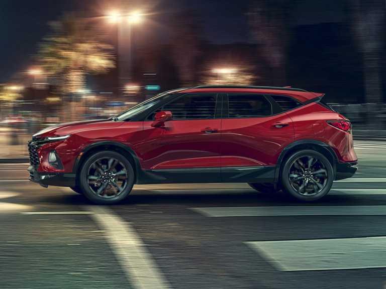 Chevrolet Blazer 2020 roja en movimiento