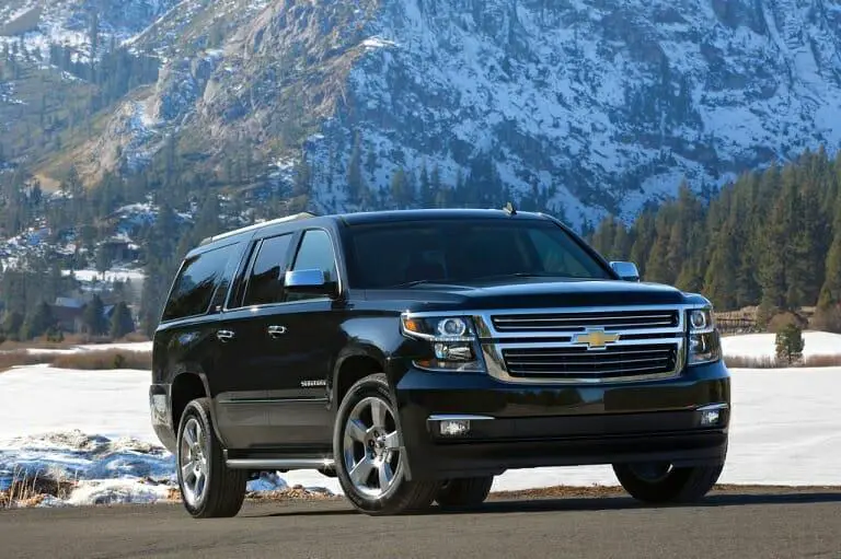 Chevrolet Suburban 2015 - Foto por Chevrolet