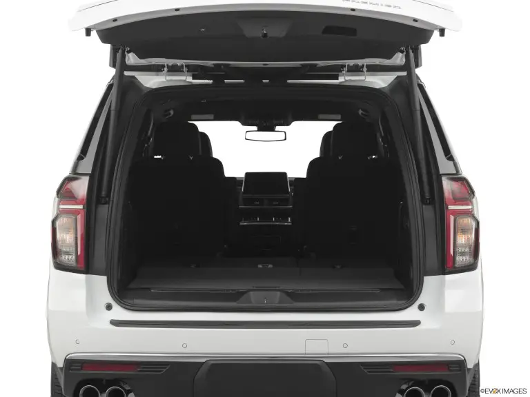 Chevrolet Tahoe 2021 desde atrás