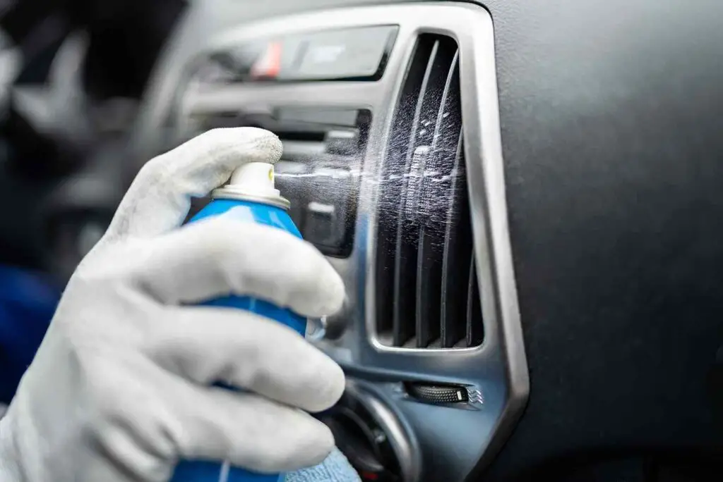 Cómo eliminar los olores del aire acondicionado en su automóvil
