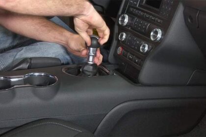 Cómo instalar un kit de ángulos en el coche