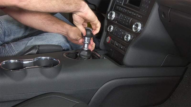 Cómo instalar un kit de ángulos en el coche