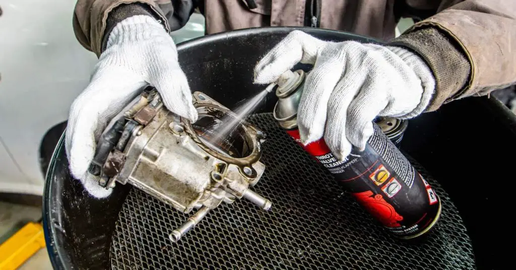 Cómo limpiar el sistema EGR de un coche