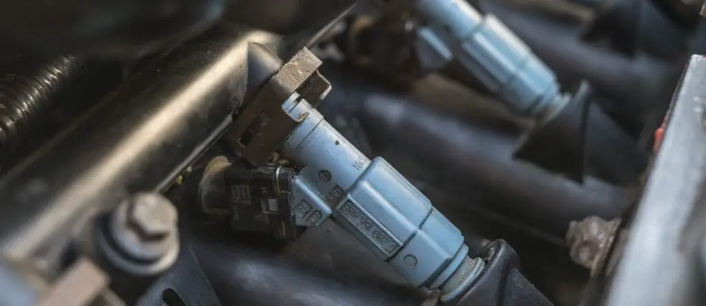 Cómo reemplazar los inyectores de combustible en su automóvil