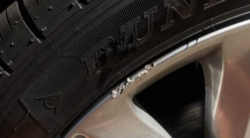 Cómo reparar ruedas con rasguños y arañazos producidos por la acera