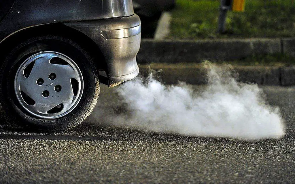 Cómo arreglar un motor que quema aceite por solo 10 €