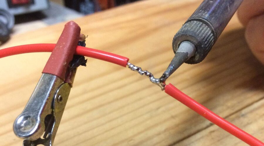 Cómo soldar cables automotrices