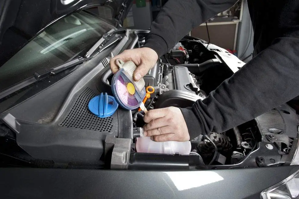 Cómo SUPER FLUSH el sistema de enfriamiento de su automóvil