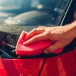 Cómo limpiar el parabrisas del coche